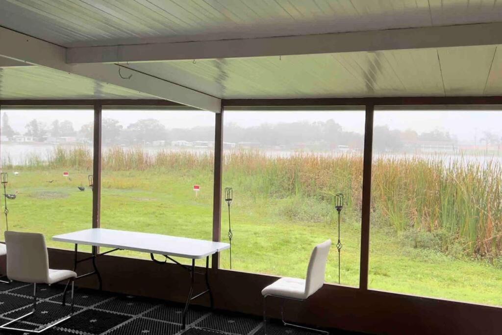 Lakeside Retreat - 3 Bedroom, 2 Bathroom House By The Lake Lakeland Exteriör bild